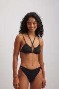 NA-KD Swimwear Bikinitopp med kryss foran - Black