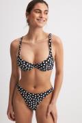 NA-KD Swimwear Bikinitruse med høy skjæring - Dotted