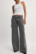 NA-KD Jeans med vide ben, sømdetaljer og lavt liv - Grey