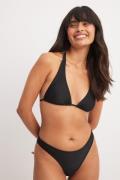 NA-KD Swimwear Bikinitruse med høy skjæring - Black