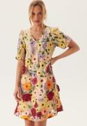 YAS Yasflowering Ss Dress Whisper White Detail:flowers 38
