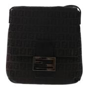 Pre-owned Brunt lerret Fendi skulderveske