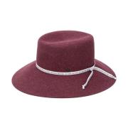 Elegant og sofistikert burgunderfilt hatt