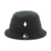 Hev stilen din med Cross Bucket Hat