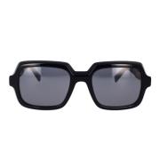 Firkantede solbriller med svart ramme og grå linser