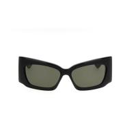 Solbriller med firkantet ramme og grå linser