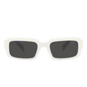 Rektangulære solbriller med hvit ramme og mørkegrå linser