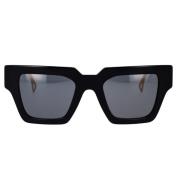 Solbriller med firkantet form, mørk grå linse og svart ramme