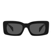 Rektangulære solbriller med mørkegrå linse og svart ramme