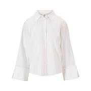 Hvit kort skjorte med brede mansjetter