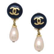 Pre-owned Pearl earrings