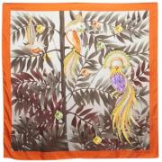 Pre-owned Silk scarves