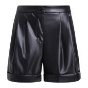 Shorts i imitert skinn med Pinces