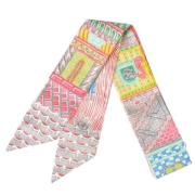 Pre-owned Silk scarves