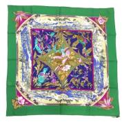 Pre-owned Silk scarves