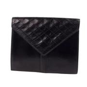 Pre-owned Leather clutches