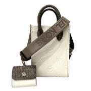 Pre-owned Fabric handbags