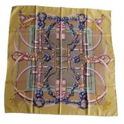 Pre-owned Silk scarves