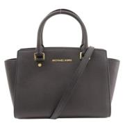 Pre-owned Leather handbags