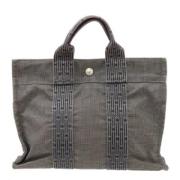 Pre-owned Fabric handbags