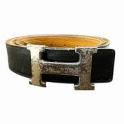 Pre-owned Leather belts