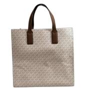 Pre-owned Canvas handbags