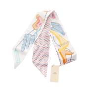 Pre-owned Silk scarves