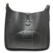 Pre-owned Leather shoulder-bags