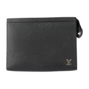 Pre-owned Leather clutches