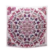 Pre-owned Silk scarves