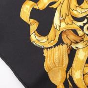 Pre-owned Silk scarves