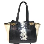 Pre-owned Leather handbags