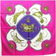 Pre-owned Silk scarves