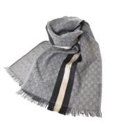 Pre-owned Wool scarves