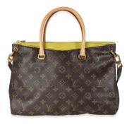 Pre-owned Leather handbags