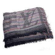 Pre-owned Fabric scarves