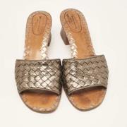 Pre-owned Leather sandals