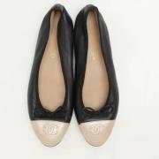 Pre-owned Leather flats