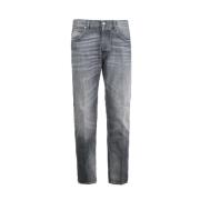 Slim Fit Grå Jeans med Metalllogo