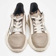 Pre-owned Canvas sneakers