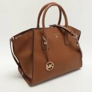 Pre-owned Leather handbags