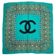 Pre-owned Silk scarves