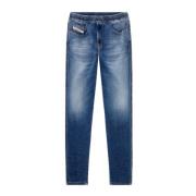 Slim Fit JoggJeans® med Distinkt Vask og Brodert Logo