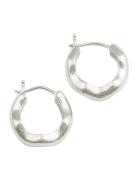 Bolded Wavy Earrings Silver Syster P