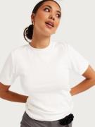 JJXX - T-Shirts - Bright White - Jxbelle Tight Ss Tee Jrs Noos - Toppe...