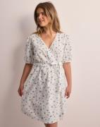 JDY - Blomstrete - Jdymace 2/4 Wrap Dress Wvn