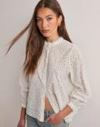 Selected Femme - Hvit - Slftatiana L/S Embr Shirt Noos