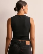 Nelly - Svart - V Neck Tank Top
