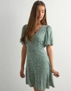 Vero Moda - Grønn - Vmalba Ss Short Dress Wvn Ga Noos