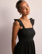 Pieces - Svart - Pcluna Smock Strap Dress Sa Bc